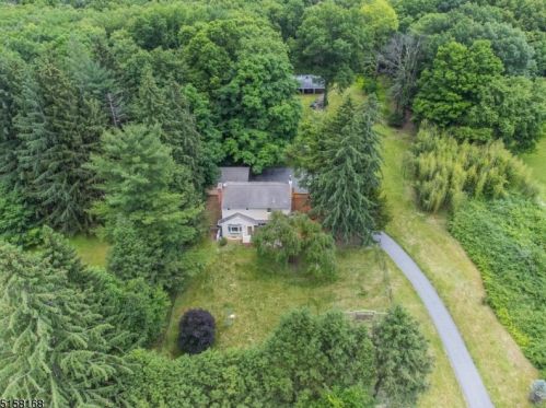 440 Stonetown Rd, Skyline Lakes NJ  07456-1200 exterior