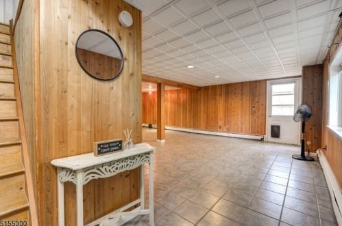 13 Beech Ct, Skyline Lakes, NJ 07456-2503