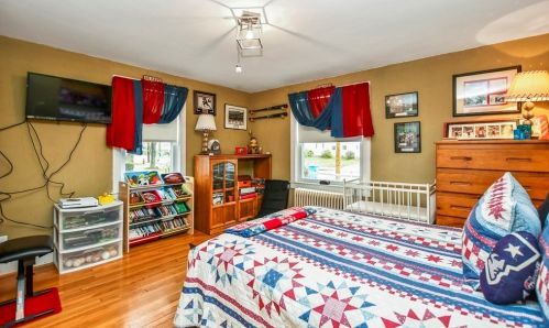 50 Pleasant St, Whitman MA 02382-2118 exterior