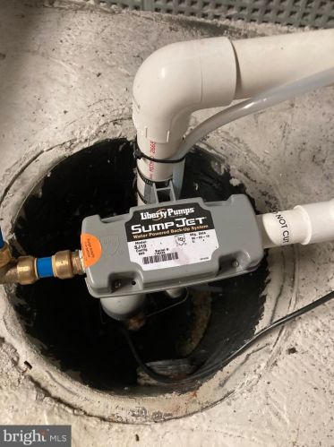 124 Military Dr, West Deptford NJ 08063-1507 exterior