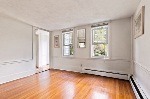 379 Main St, Groveland MA 01834-1428 exterior