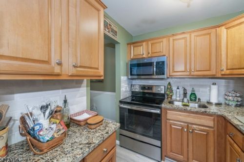 15 Lincoln Gdns, Lake Hiawatha NJ  07034-2406 exterior