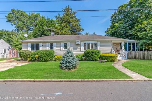 20 Irving Pl, Tinton Falls NJ  07724-1607 exterior