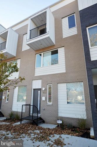 1632 5th St, Philadelphia, PA 19148-1242