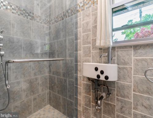 237 Elm Ave, West Deptford NJ 08051-1506 exterior