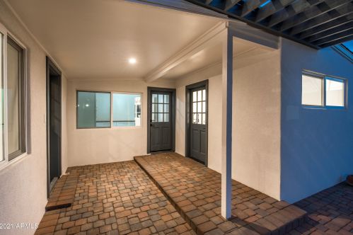 70 Edgemont Ave, Phoenix AZ 85035-2212 exterior