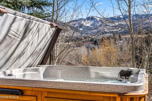 1995 Kidd Cir, Park City UT 84098-8512 exterior