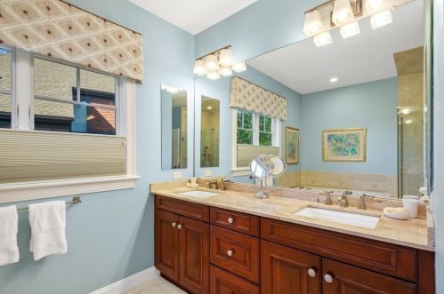 28 Raynor Dr, Hingham MA 02043-4882 exterior