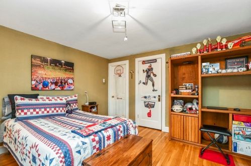 50 Pleasant St, Whitman MA 02382-2118 exterior