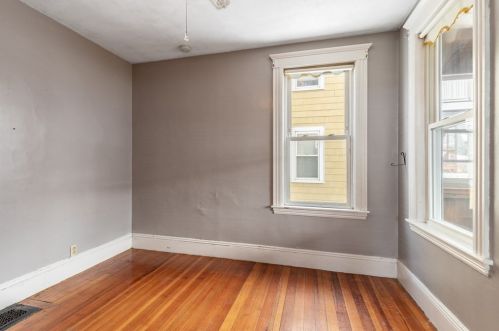 7 Bellingham Ave, Everett MA 02149-1218 exterior