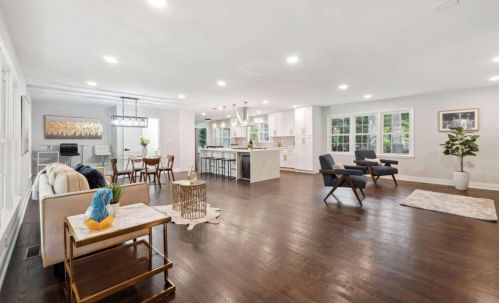 2022 Deren Way, Atlanta GA  30345-3710 exterior