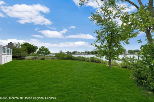 56 Rivers Edge Dr, Little Silver NJ 07739-1706 exterior