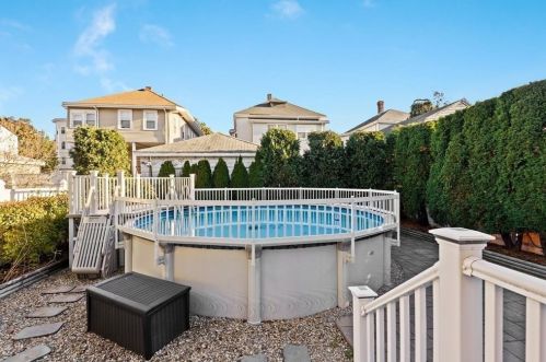 27 Newton St, Everett MA 02149-1722 exterior