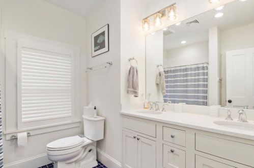 125 Seaview St, Chatham MA 02633-2330 exterior