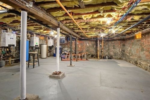 67 Catharine St, Worcester MA 01605-2708 exterior