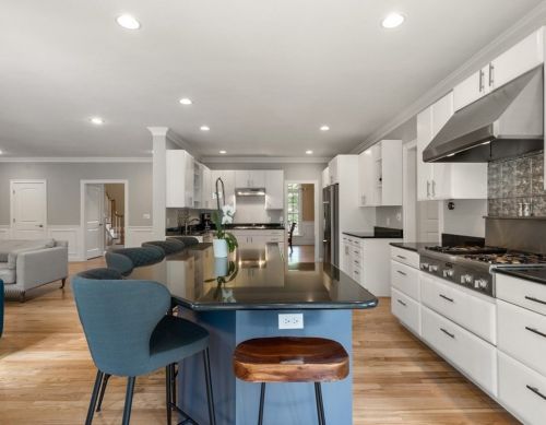 8 Clemmons St, Southborough MA  01772-1314 exterior