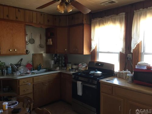 6 Lincoln Ave, Carteret NJ 07008-2722 exterior