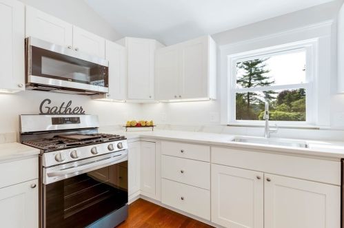 405 Main St, Lynnfield MA 01940-2559 exterior