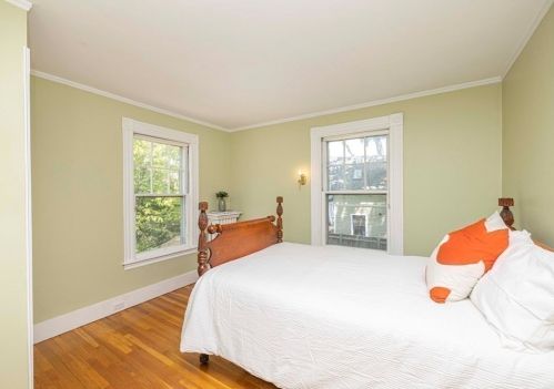 10 Hyde St, Newton MA 02461-1203 exterior