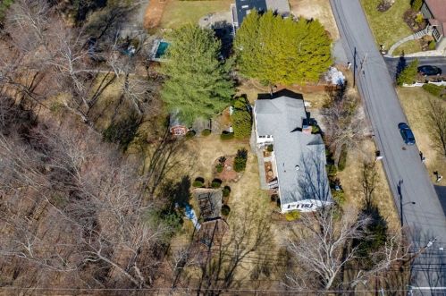 2 Chester Ave, Burlington MA 01803-1312 exterior