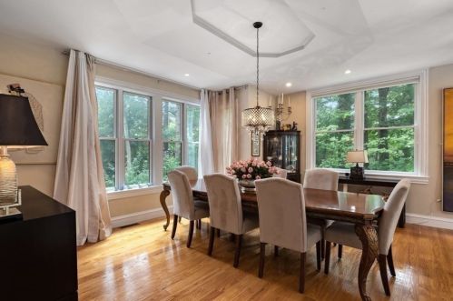 112 Edgewater Dr, Needham MA 02492-2776 exterior