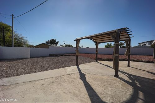 501 El Camino Dr, Phoenix AZ 85051-4627 exterior