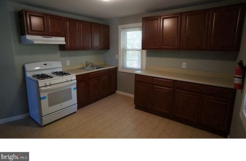 331 Lincoln St, West Deptford NJ 08096-2628 exterior