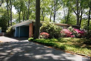 15 Birch Ave, Bergenfield, NJ 07621-1503