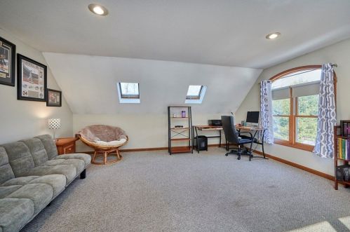 1685 Mountain Rd, Montgomery MA 01085-1480 exterior