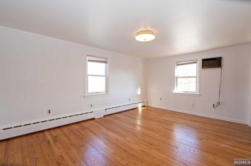 15 Davis Ave, East Newark NJ  07029-1501 exterior