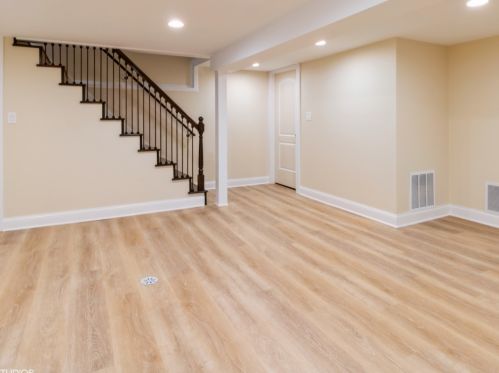 7621 Harlem Ave, Niles IL 60714-4724 exterior