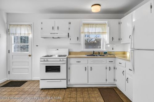 124 Church St, Tinton Falls NJ  07704-3418 exterior