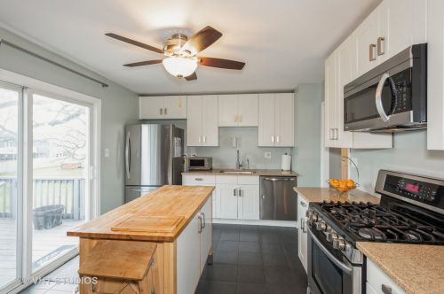 645 Banbury Way, Lemont IL 60440-1057 exterior