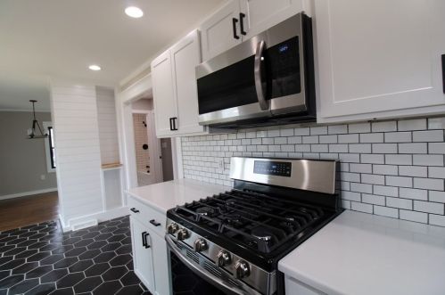 967 Wilbur Ave, Fall River MA  02725-2033 exterior