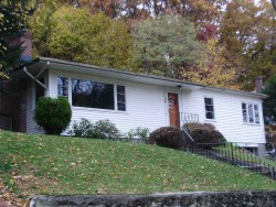 36 Oak Cliff Rd, Newton, MA 02460-2325