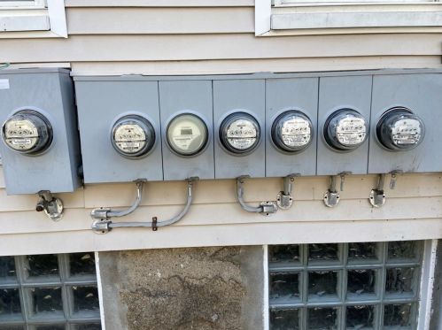 764 Plymouth Ave, Fall River MA 02721-1946 exterior