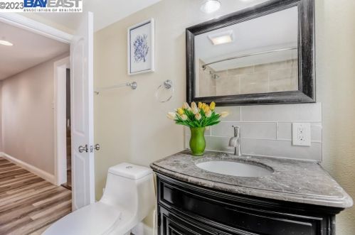 1225 Sandelin Ave, San Leandro CA  94577-3956 exterior