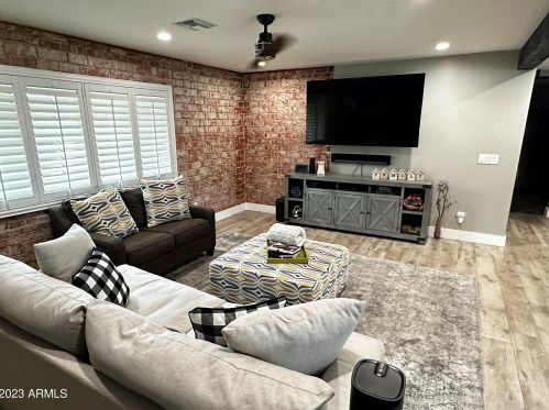 7235 16th Dr, Phoenix AZ  85021-7925 exterior