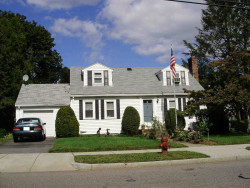 217 River St, Newton, MA 02465-1433