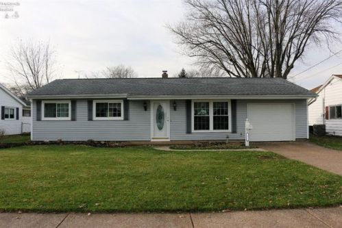 2808 Sunset Ln, Sandusky, OH 44870-5943