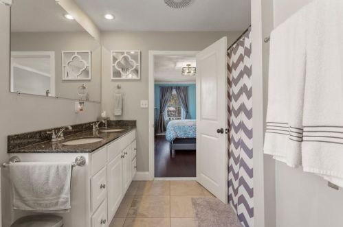 32 Pulaski St, Peabody MA 01960-1831 exterior