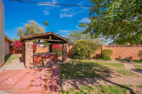 6243 Camelback Rd, Phoenix AZ 85033-1534 exterior