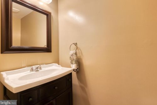 6645 Windsor Ct, Columbia MD 21044-4147 exterior