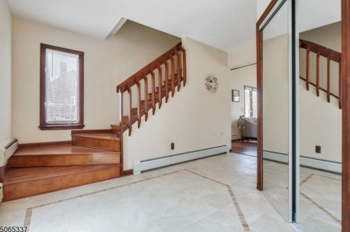 64 Snake Den Rd, Skyline Lakes, NJ 07456-1019