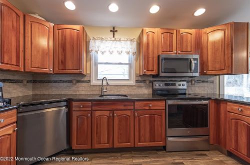 32 Buckingham Dr, Jackson Twp NJ 08527-2639 exterior