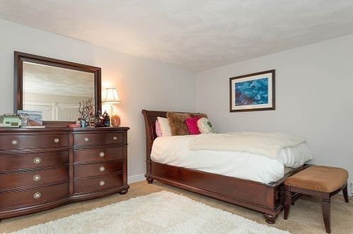 90 Countryside Ln, Milton MA 02186-4435 exterior