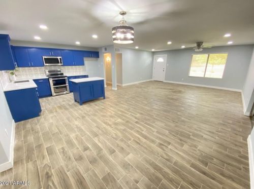 7015 Camelback Rd, Phoenix AZ  85033-1535 exterior