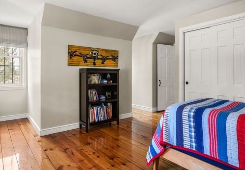 4 High St, Southborough MA 01772-1423 exterior