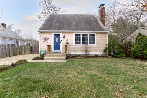 4 2nd Ave, Wareham, MA 02571-1322