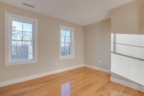 1 Dogwood Ln, North Reading MA 01864-1925 exterior